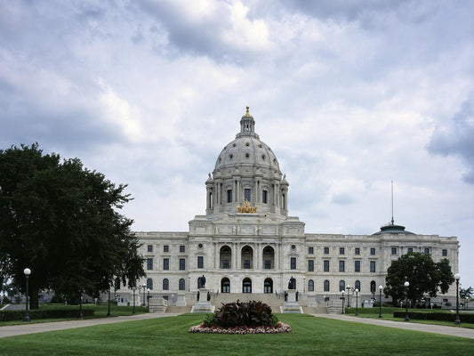 THC Drinks in Minnesota: Laws, Effects & Where to Buy