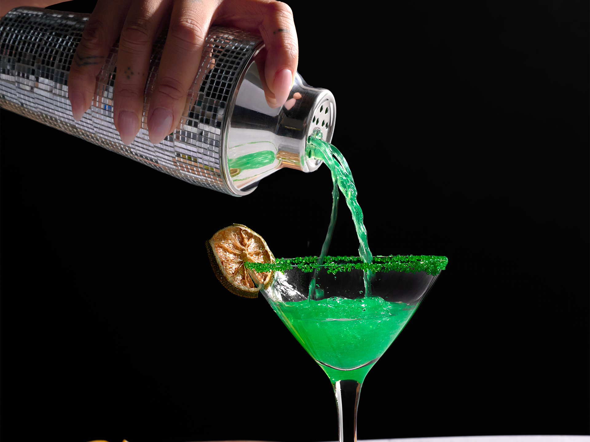 How to Mix Edible Glitter into Drinks?